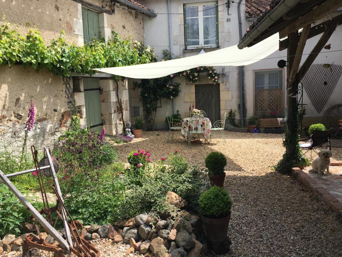 Maison La Roche Chambre D'Hotes Le Vigeant Esterno foto