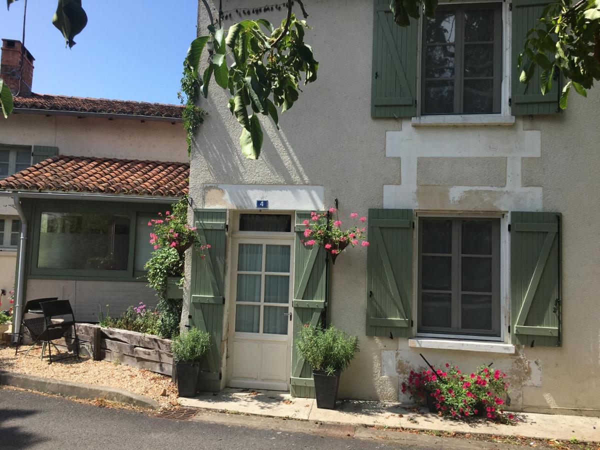 Maison La Roche Chambre D'Hotes Le Vigeant Esterno foto