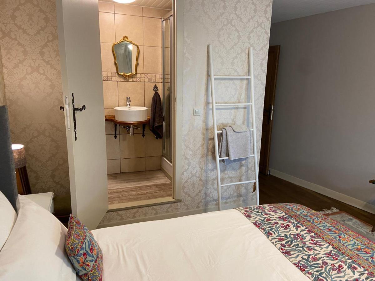Maison La Roche Chambre D'Hotes Le Vigeant Esterno foto